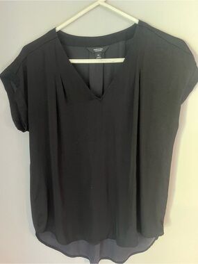 Vera Wang Black V-Neck Short Sleeve Blouse